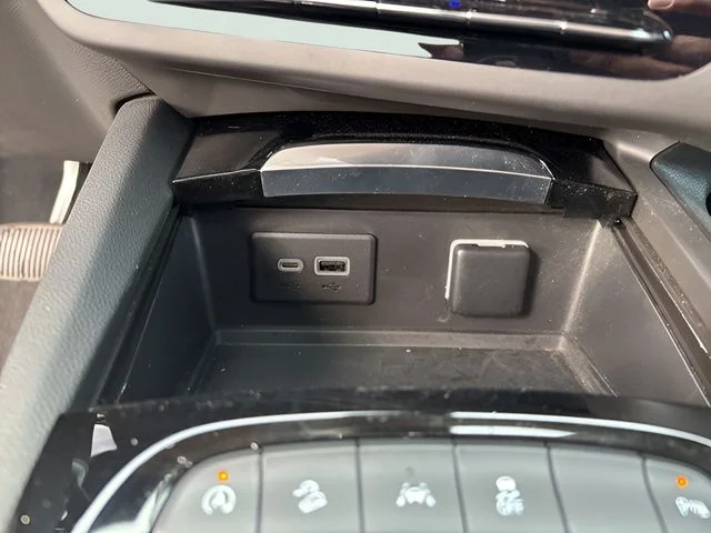 Used 2021 Blue Buick Essence image 28