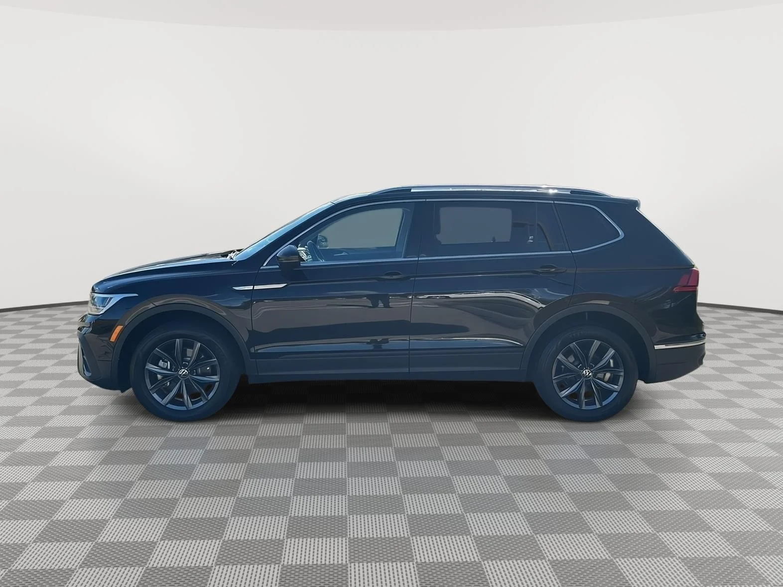 Used 2023 Deep Black Pearl Volkswagen SE image 8