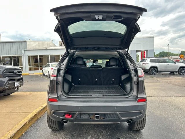 Used 2019 Gray Jeep Trailhawk image 9