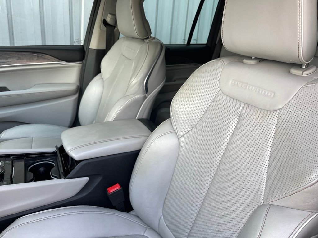 Used 2022 Gray Metallic Jeep Overland image 4