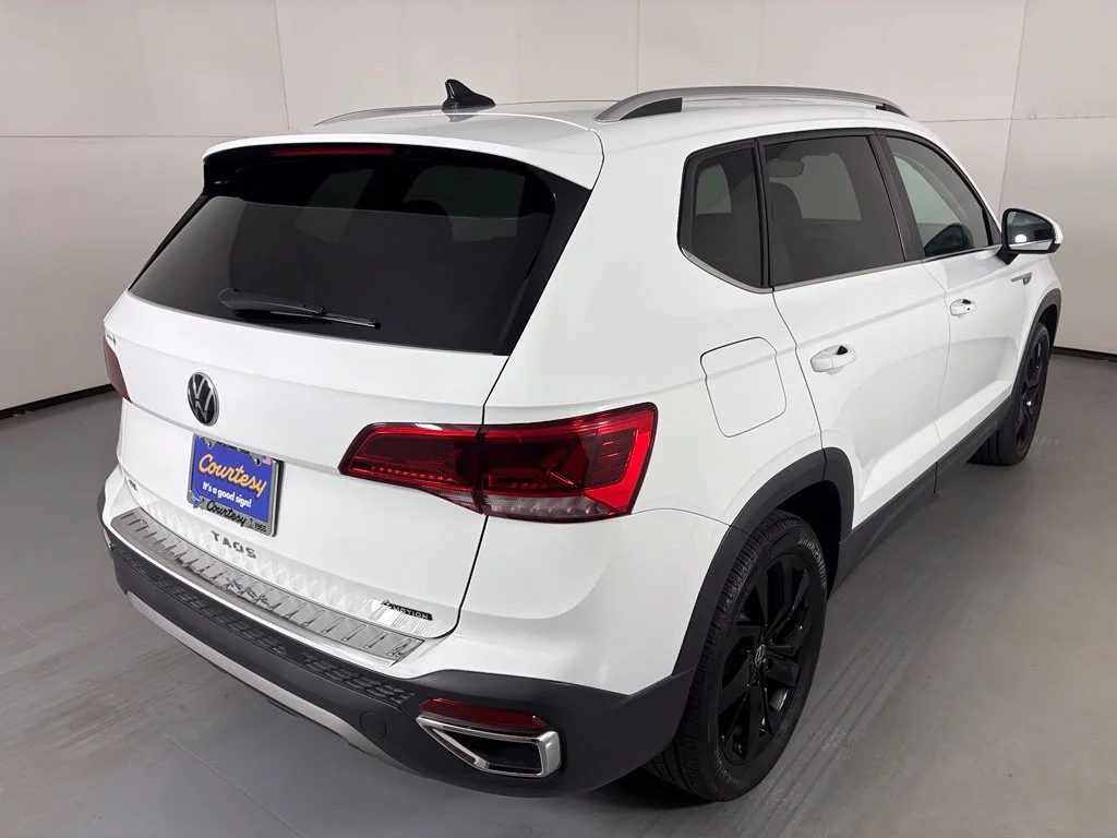 Used 2023 White Volkswagen 1.5T SE image 8