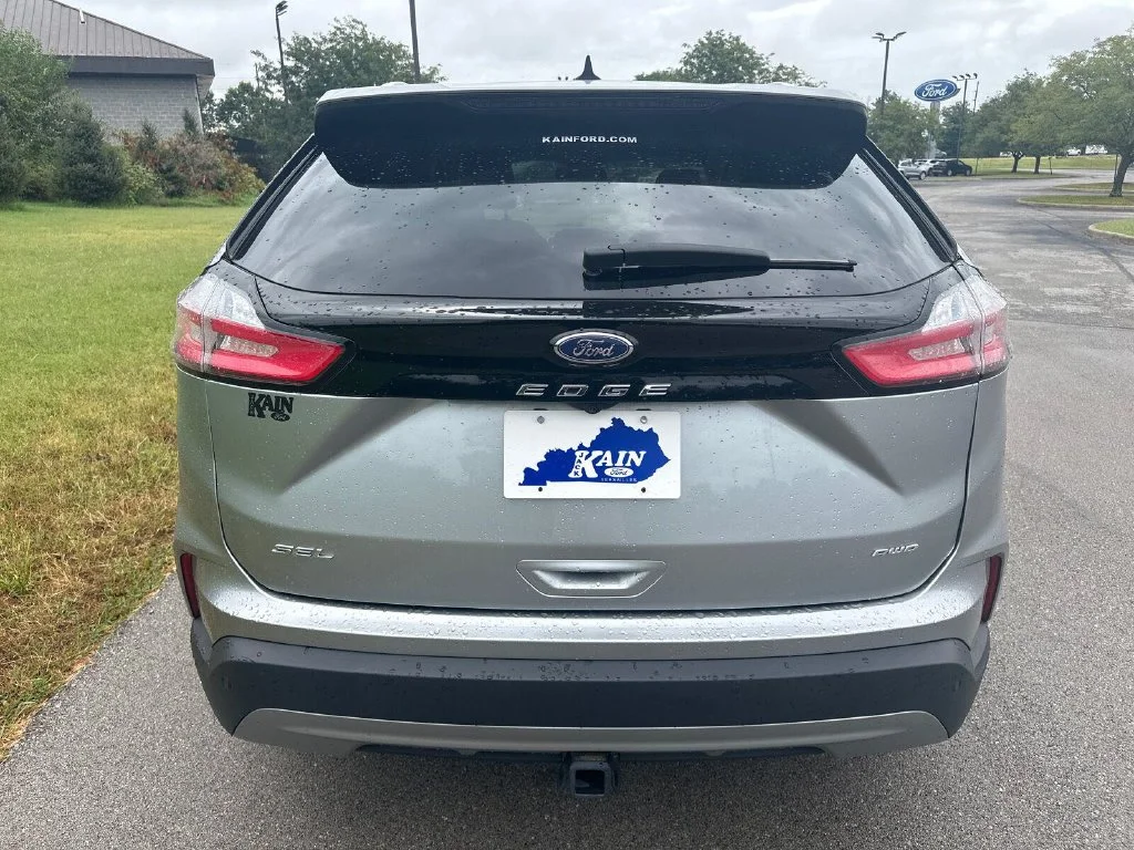 Used 2024 Silver Ford SEL image 9