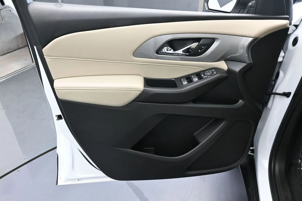 Used 2022 Summit White Chevrolet LS image 12