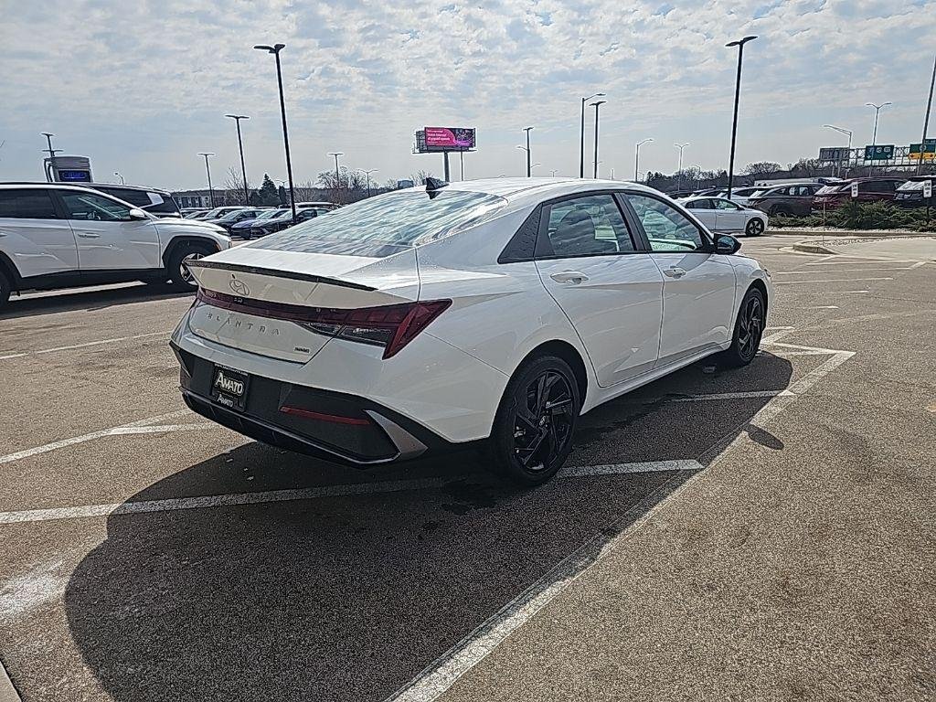 New 2026 White Hyundai SEL Sport image 5
