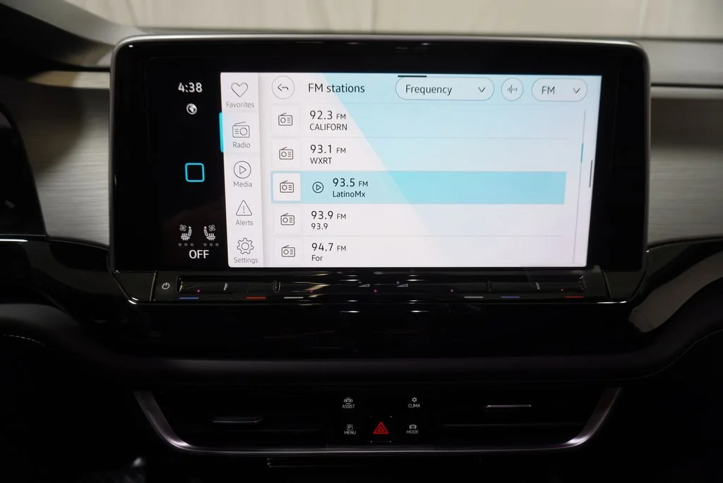 New 2026  Volkswagen SE w/Technology image 15
