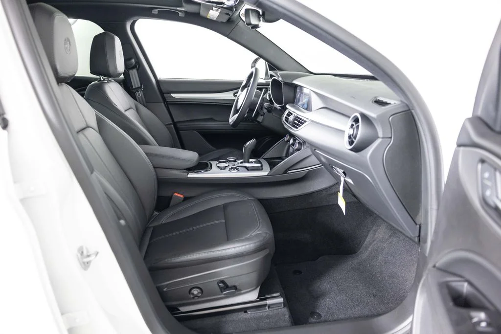 2025 Alfa Romeo Stelvio Base - Photo 34