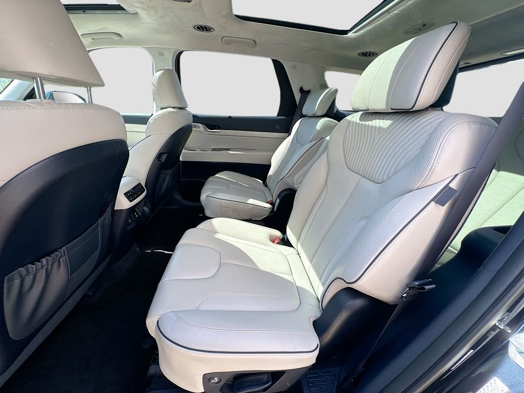 Used 2023 White Hyundai Calligraphy image 28