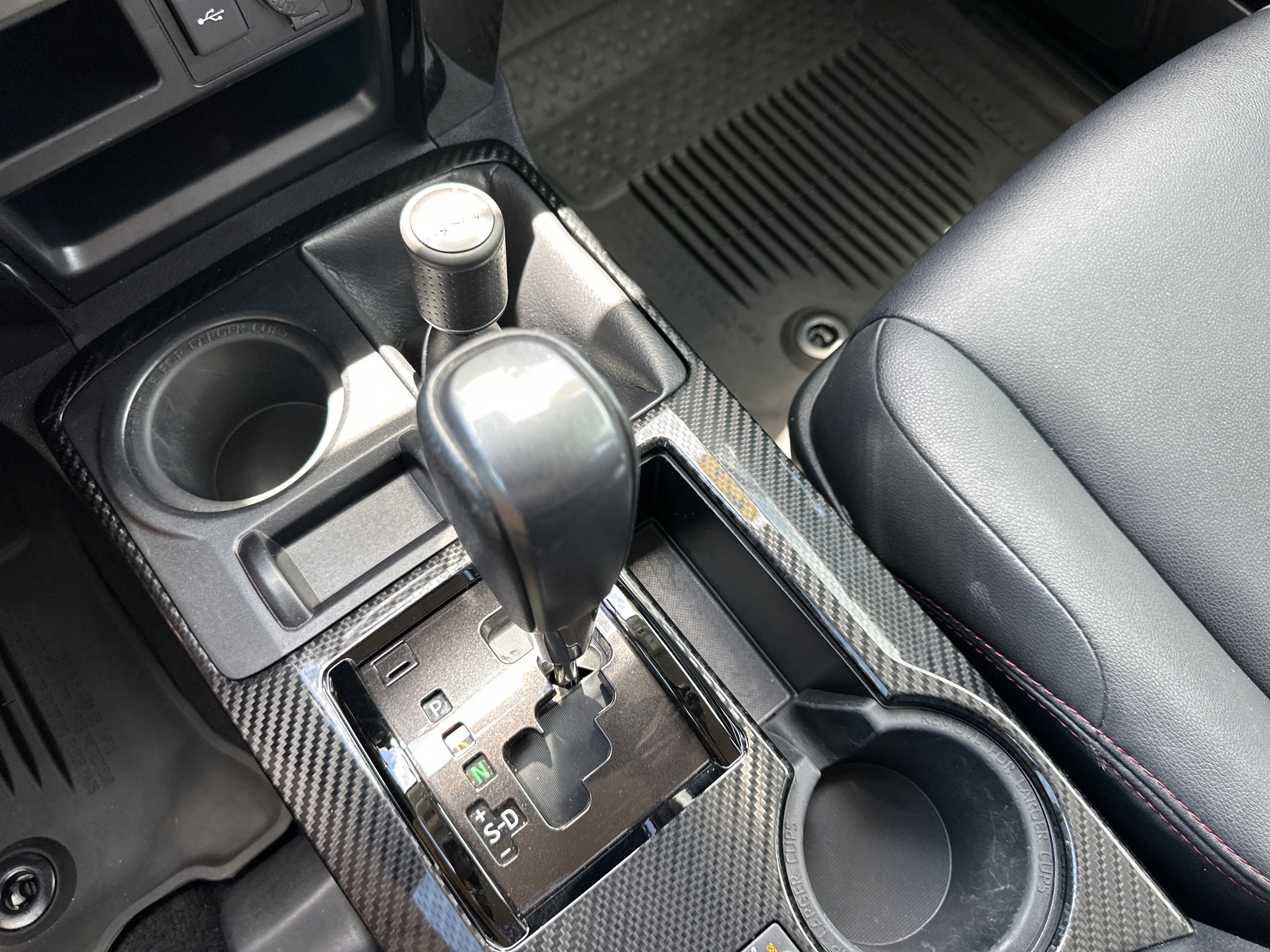 Used 2021 Classic Silver Metallic Toyota Venture image 41