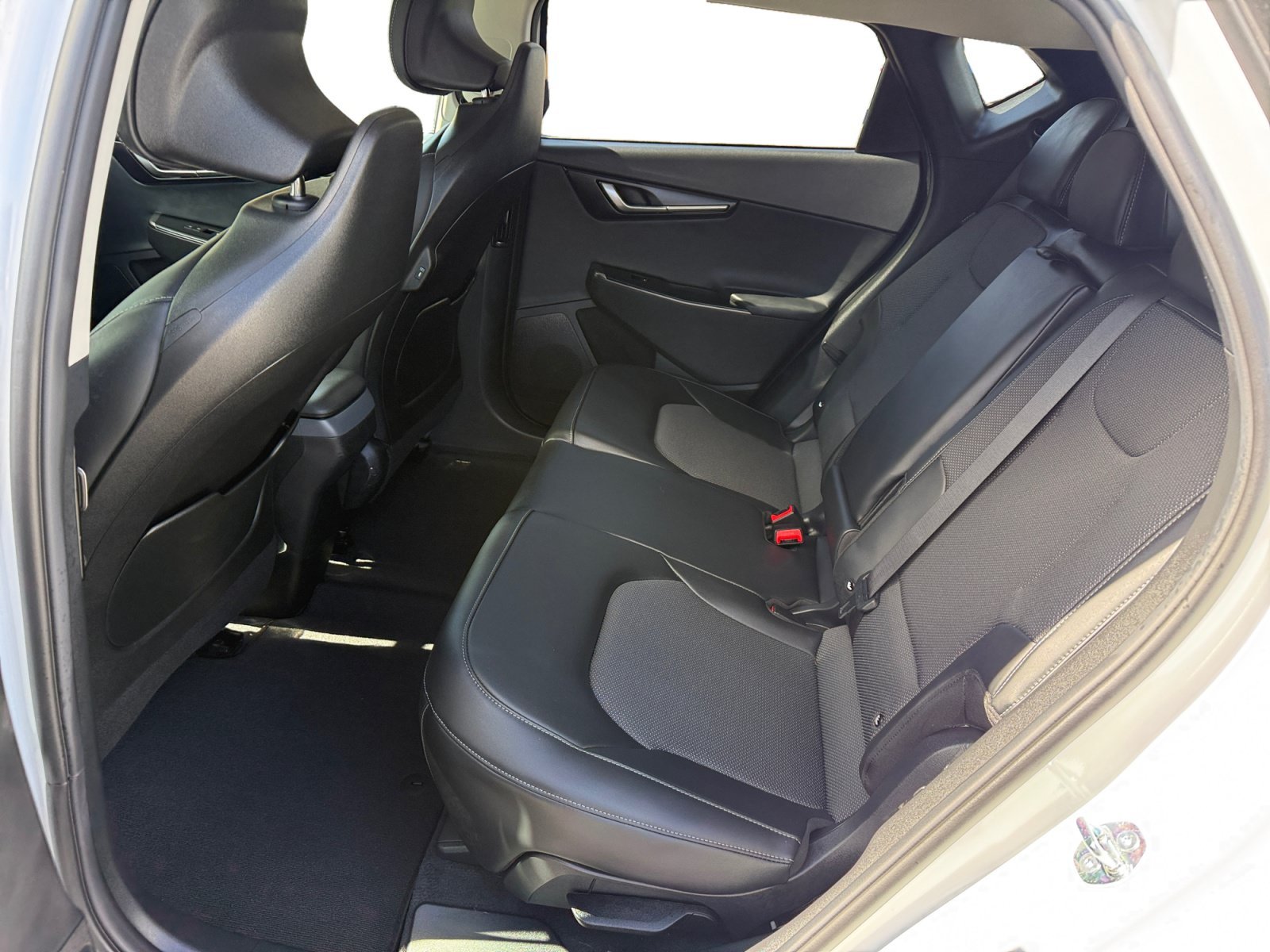 Used 2025 Glacier White Pearl Kia Light image 16