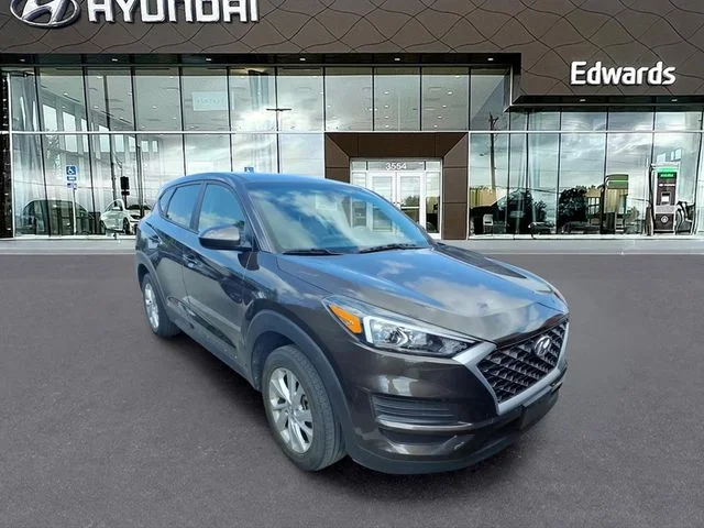 Used 2020 Green Hyundai SE image 5
