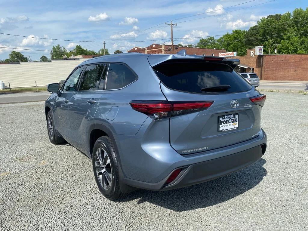 2021 Toyota Highlander XLE - Photo 5
