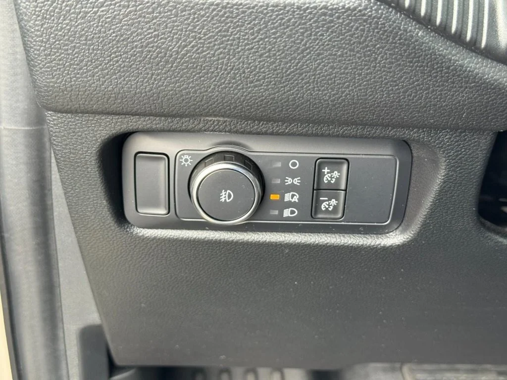 Used 2025 Beige Ford XL image 26