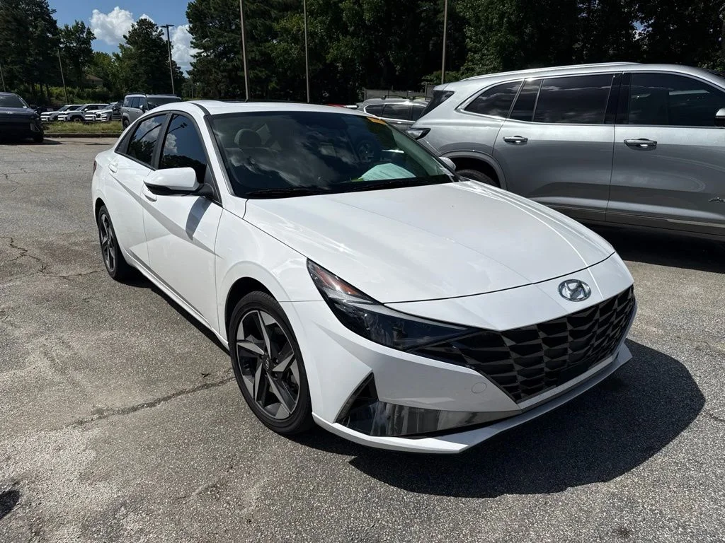 Used 2023 White Hyundai Limited image 3
