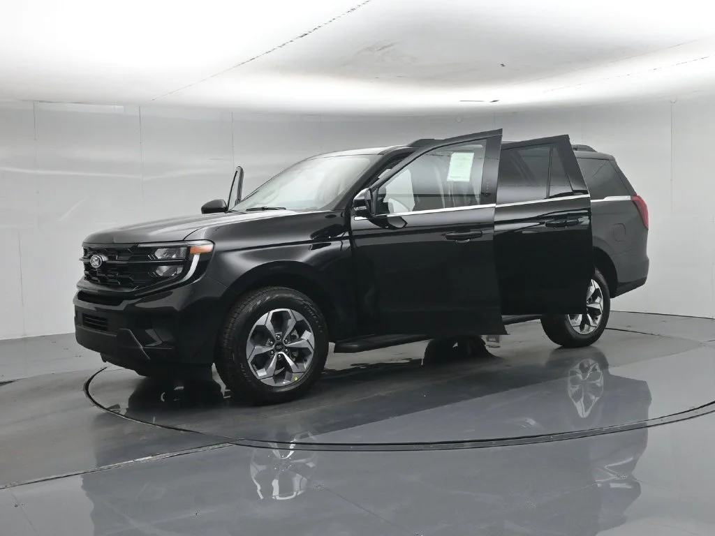 New 2027 Agate Black Metallic Ford Active image 34