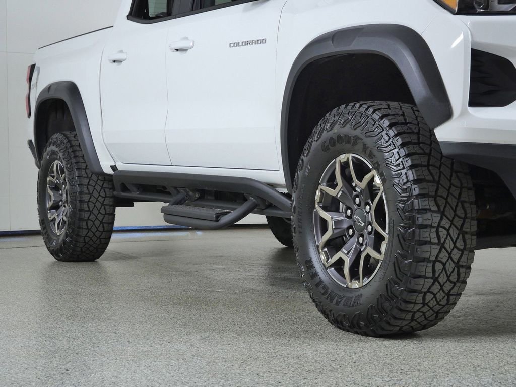 Used 2025 White Chevrolet ZR2 image 7