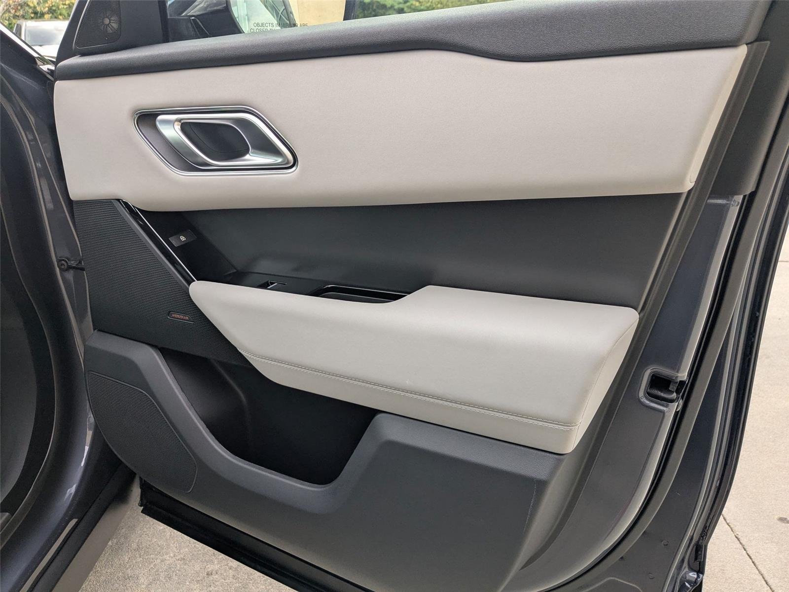 Used 2026  Land Rover S image 31