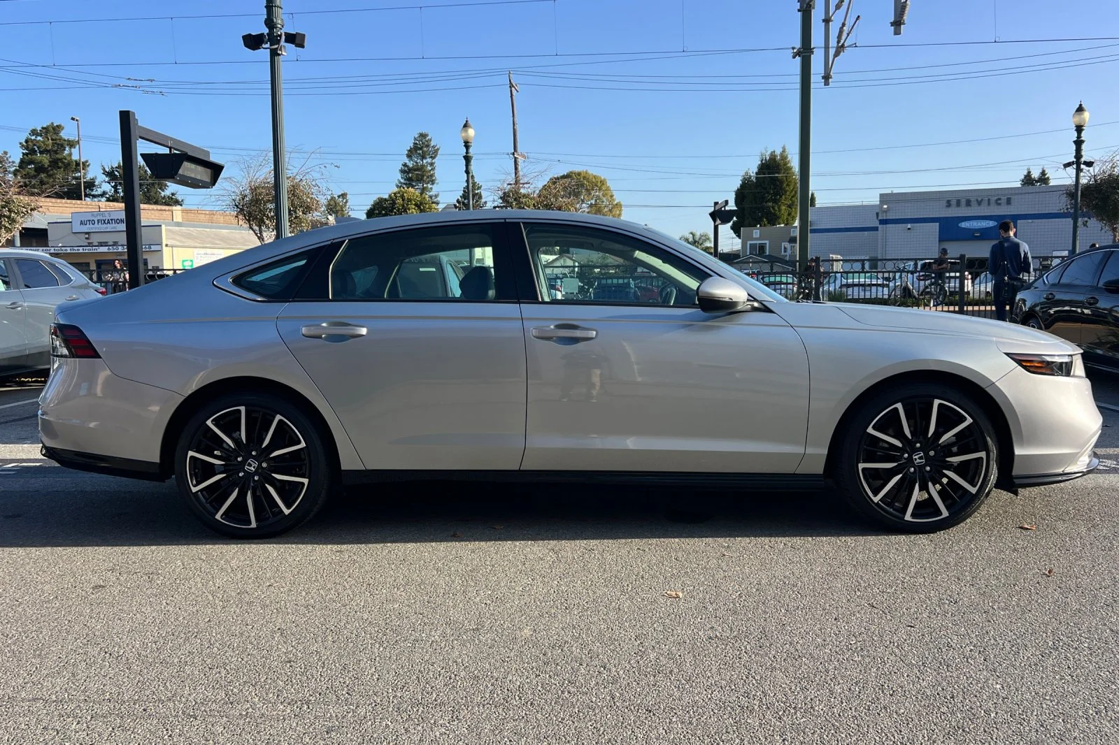 Certified Used 2024 Solar Silver Metallic Honda Touring image 7