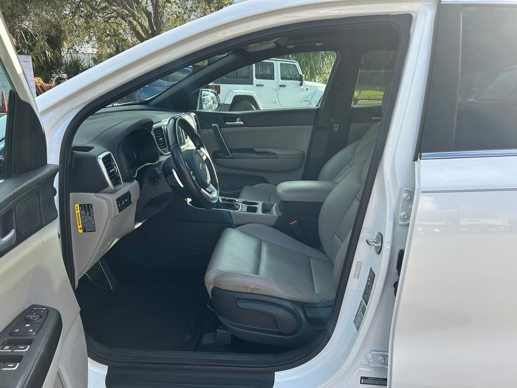 Used 2020 White Kia S image 16