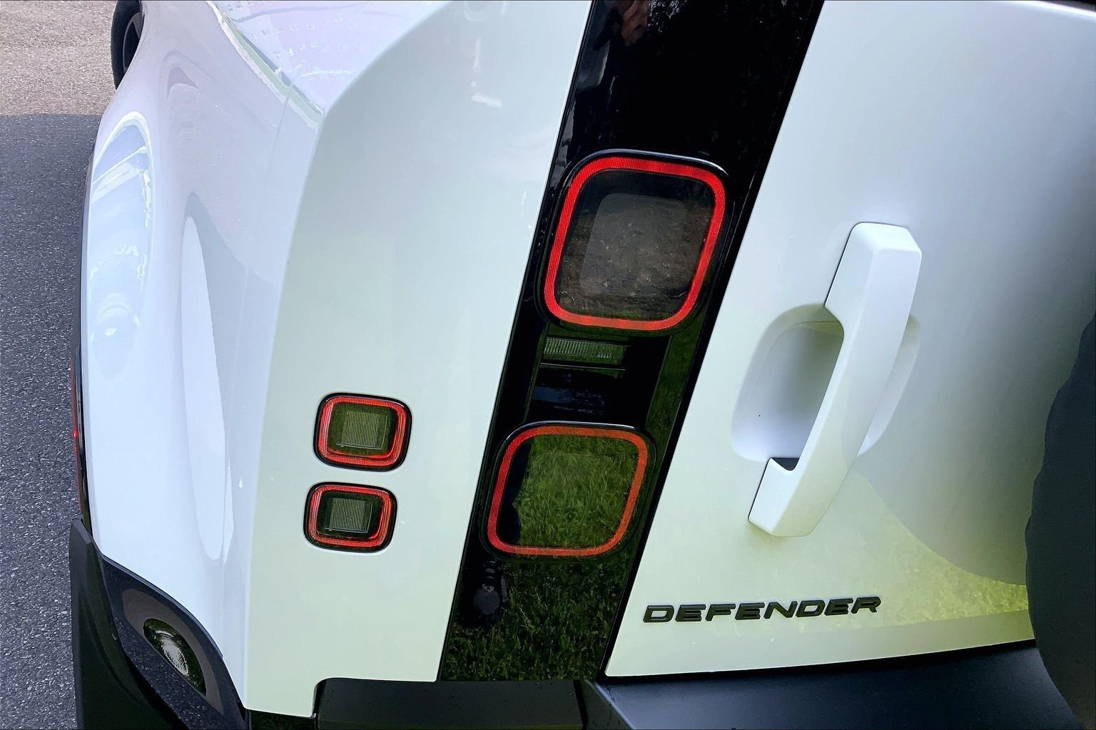 New 2026 Fuji White Land Rover X-Dynamic SE image 14