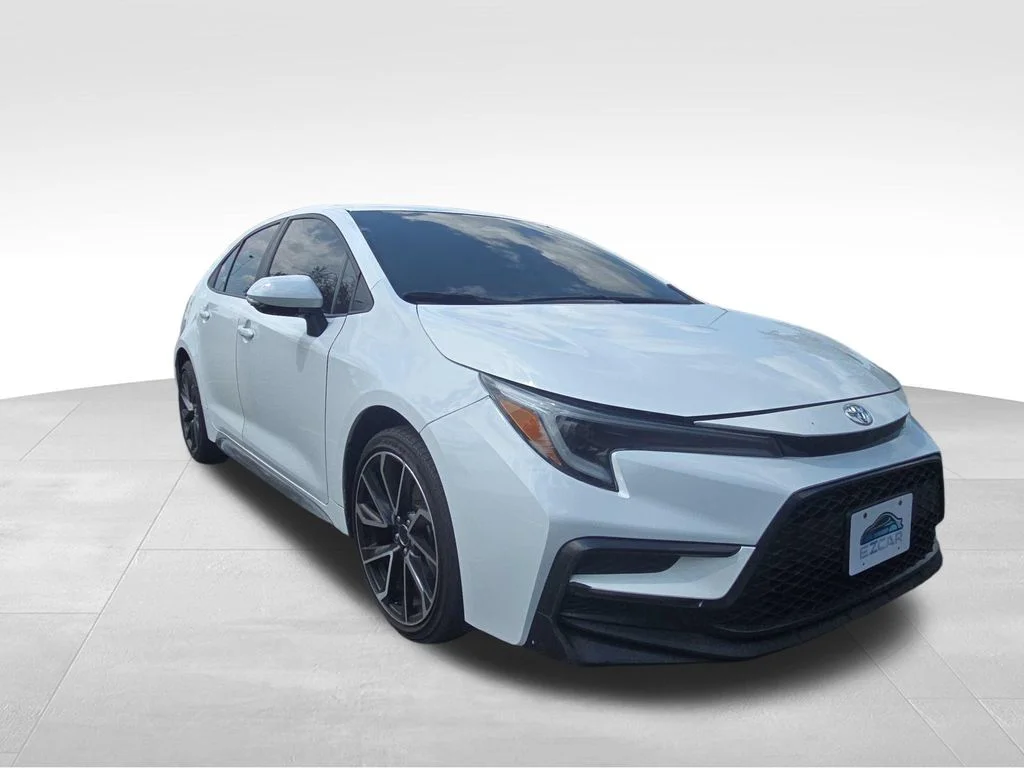 Used 2024 Ice Toyota SE image 1
