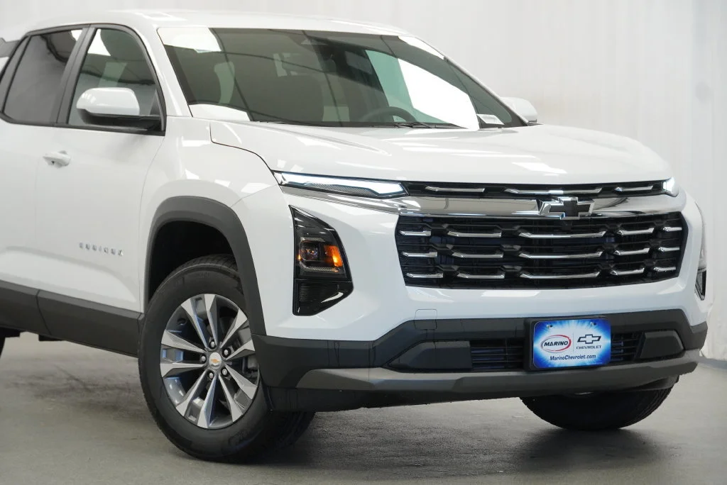 New 2027 Summit White Chevrolet LT image 9