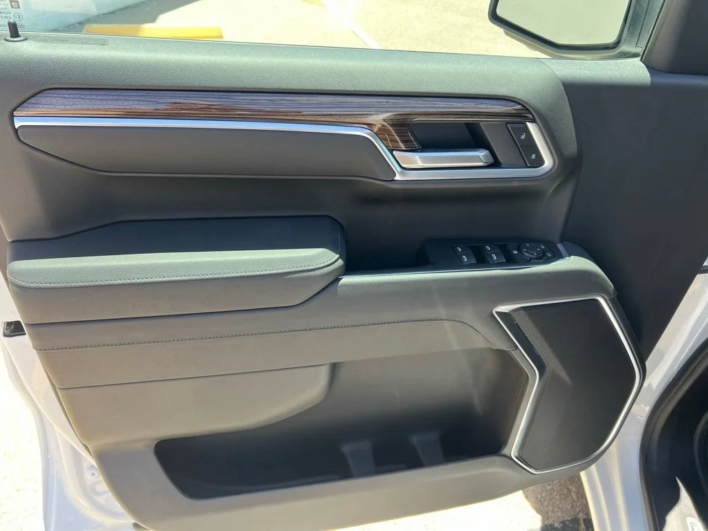 New 2026 Summit White Chevrolet LT image 9
