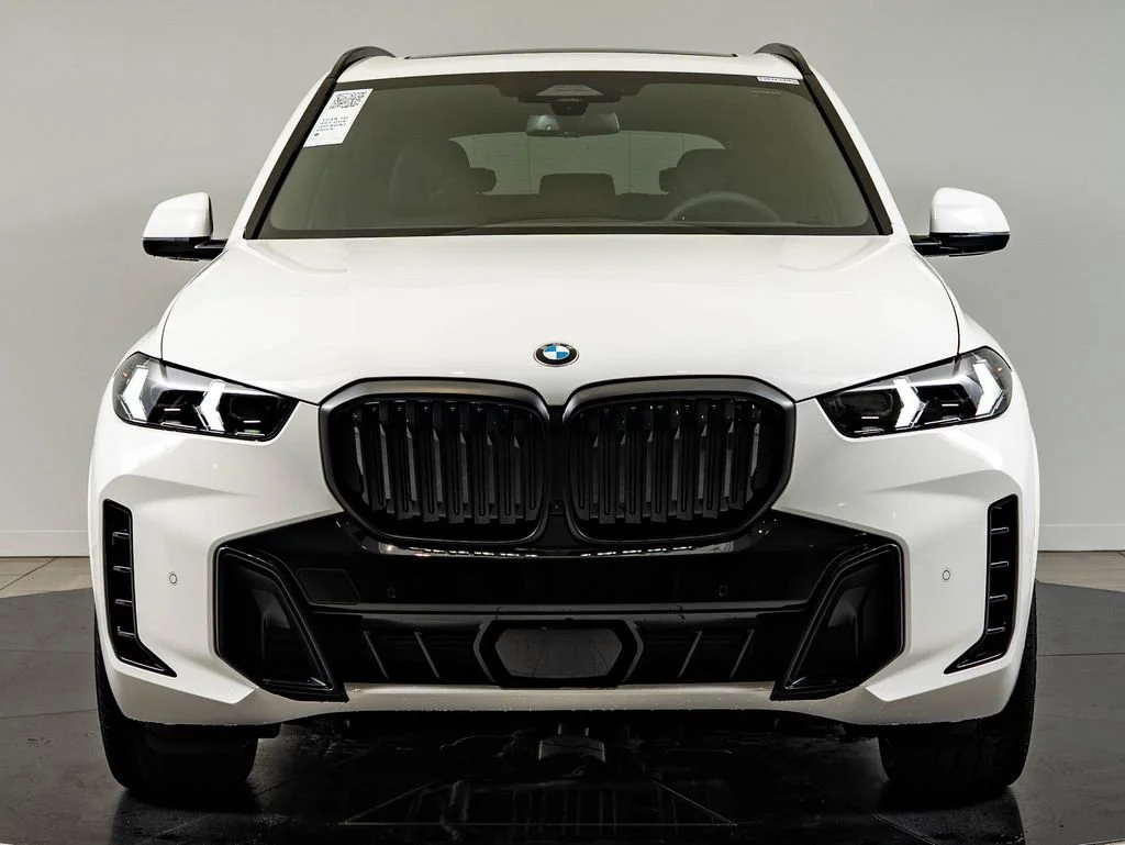 New 2026 Alpine White BMW xDrive40i image 2
