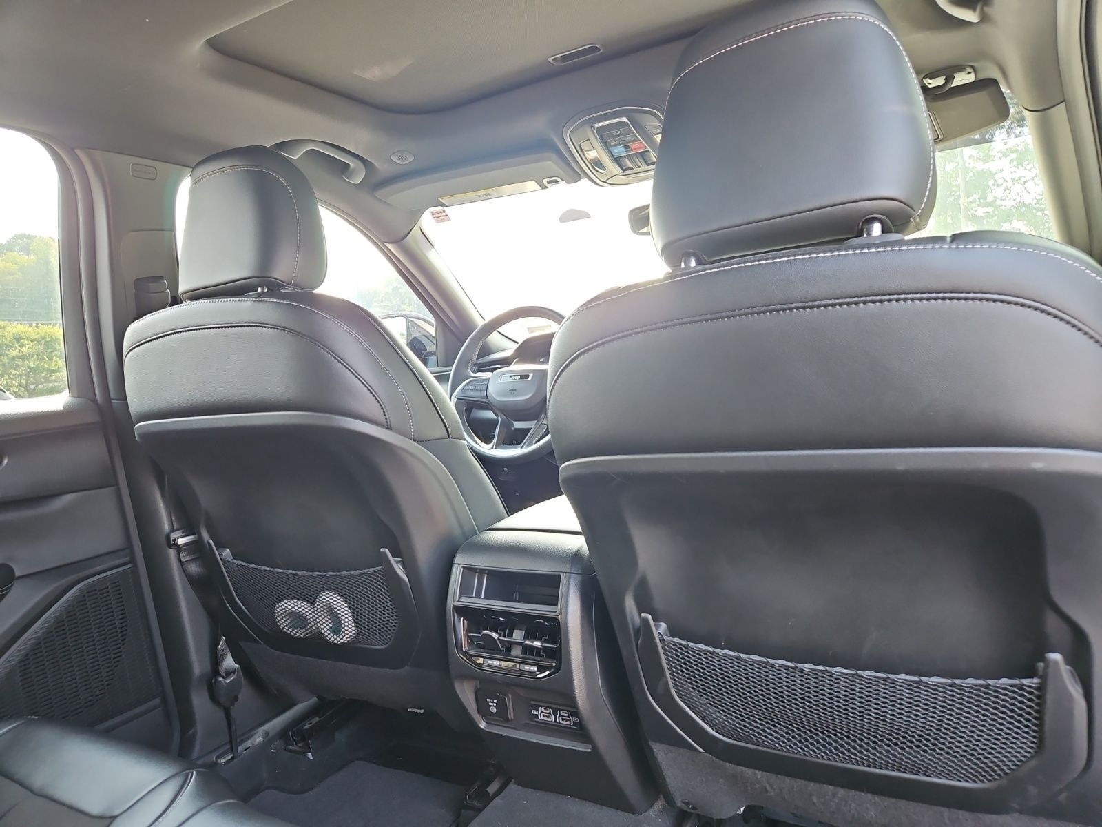 Used 2024 White Jeep Altitude image 18