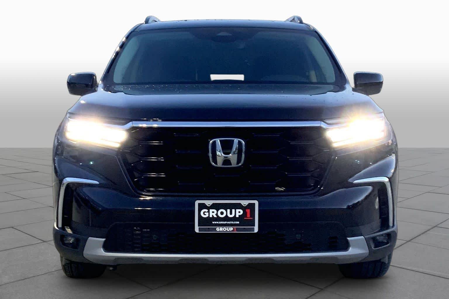 Used 2025 Crystal Black Pearl Honda Touring image 3