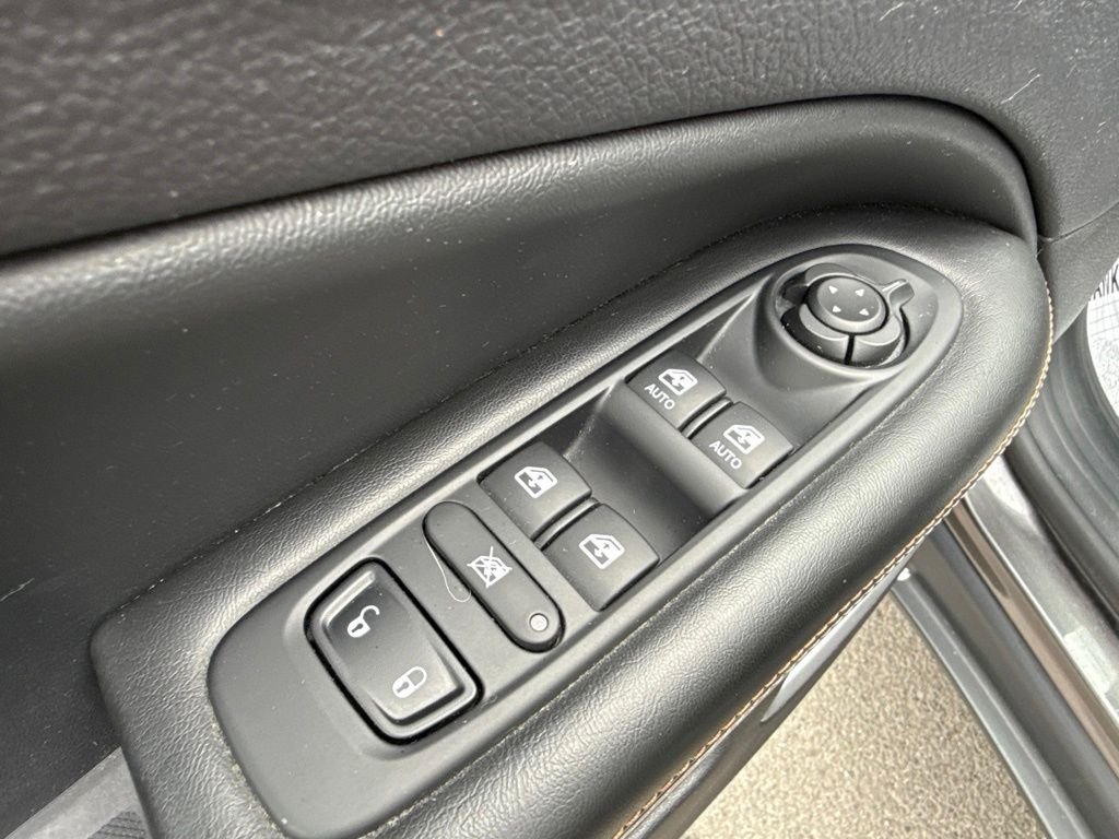Used 2018 Gray Jeep Latitude image 21