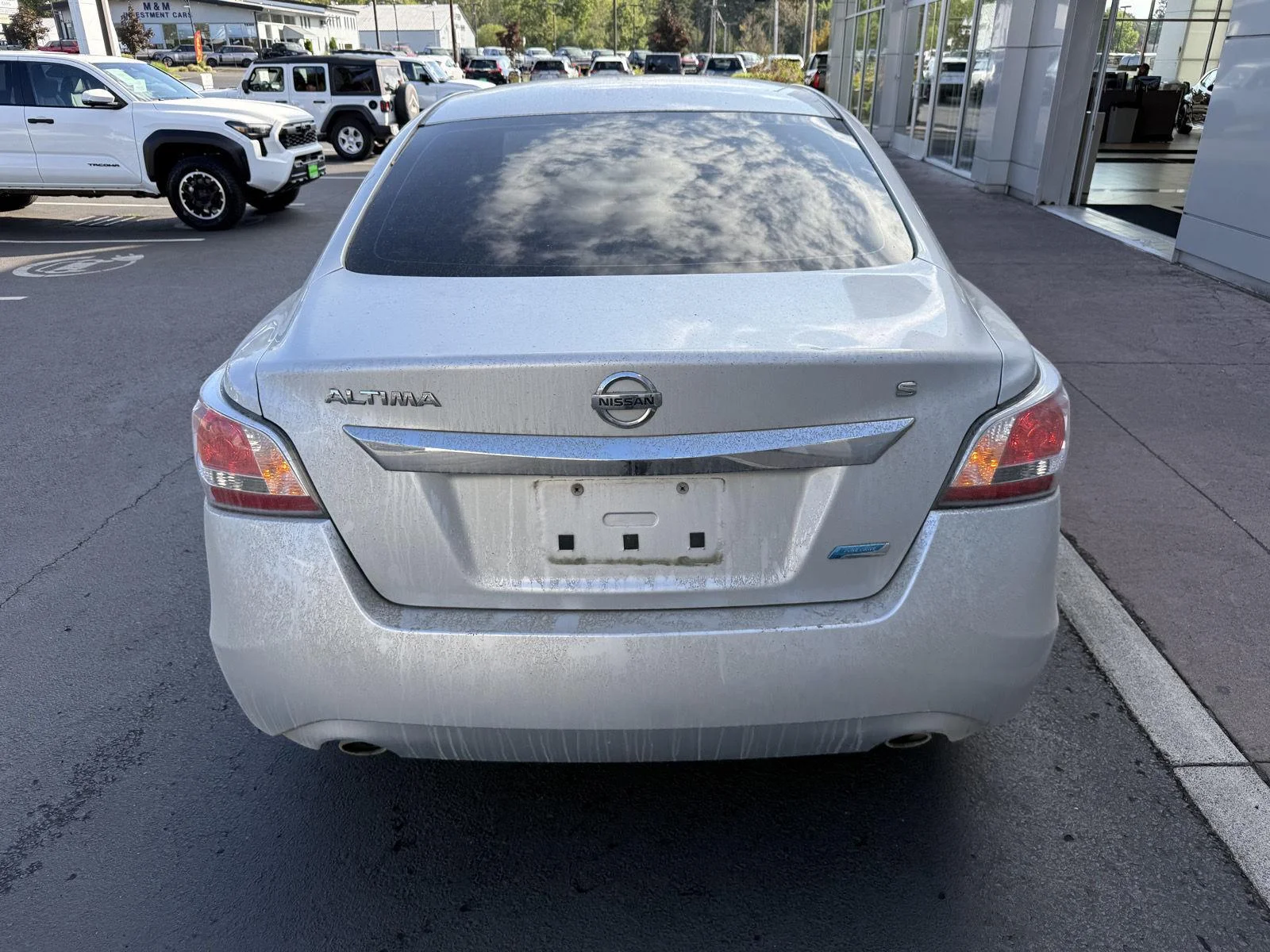 Used 2014 Brilliant Silver Metallic Nissan 2.5 S image 4
