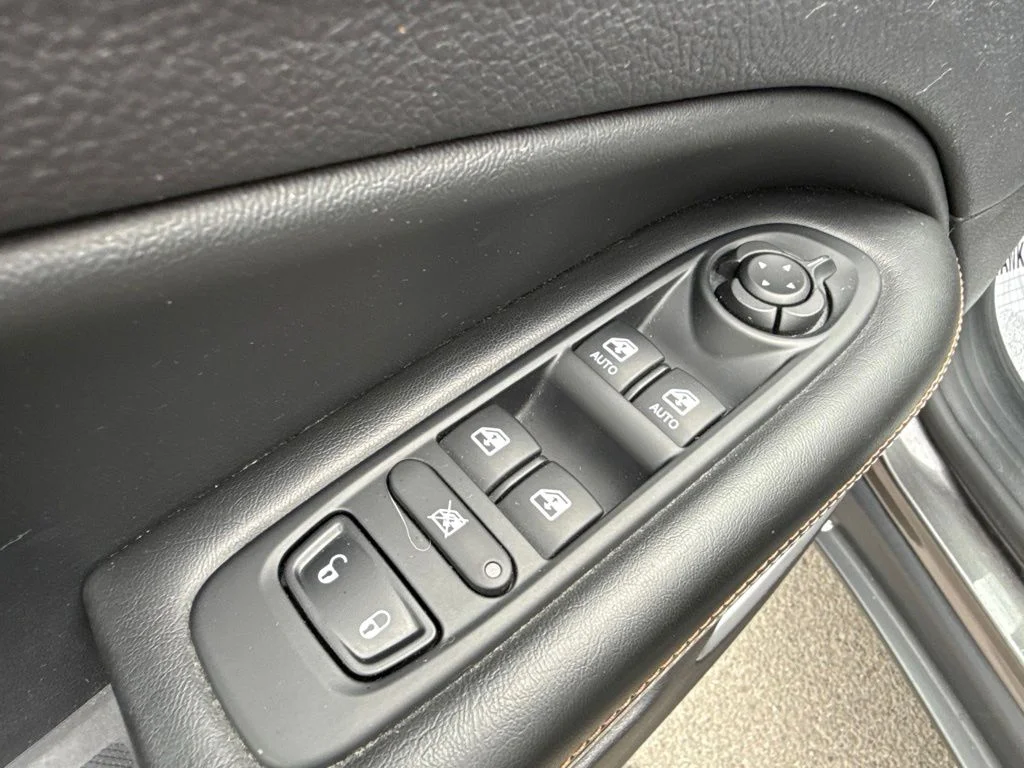 Used 2018 Gray Jeep Latitude image 21