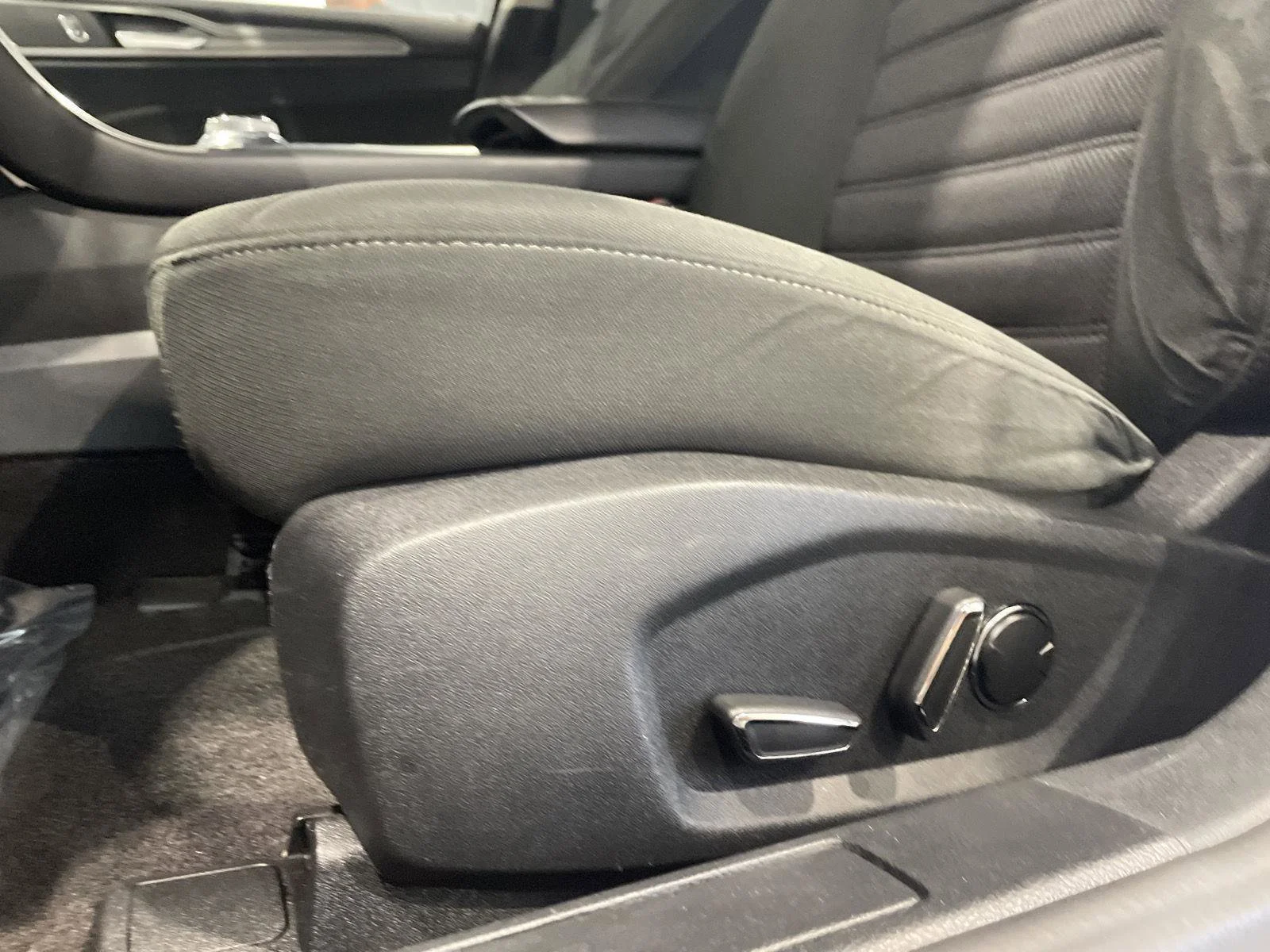Used 2017 Oxford White Ford SE image 20