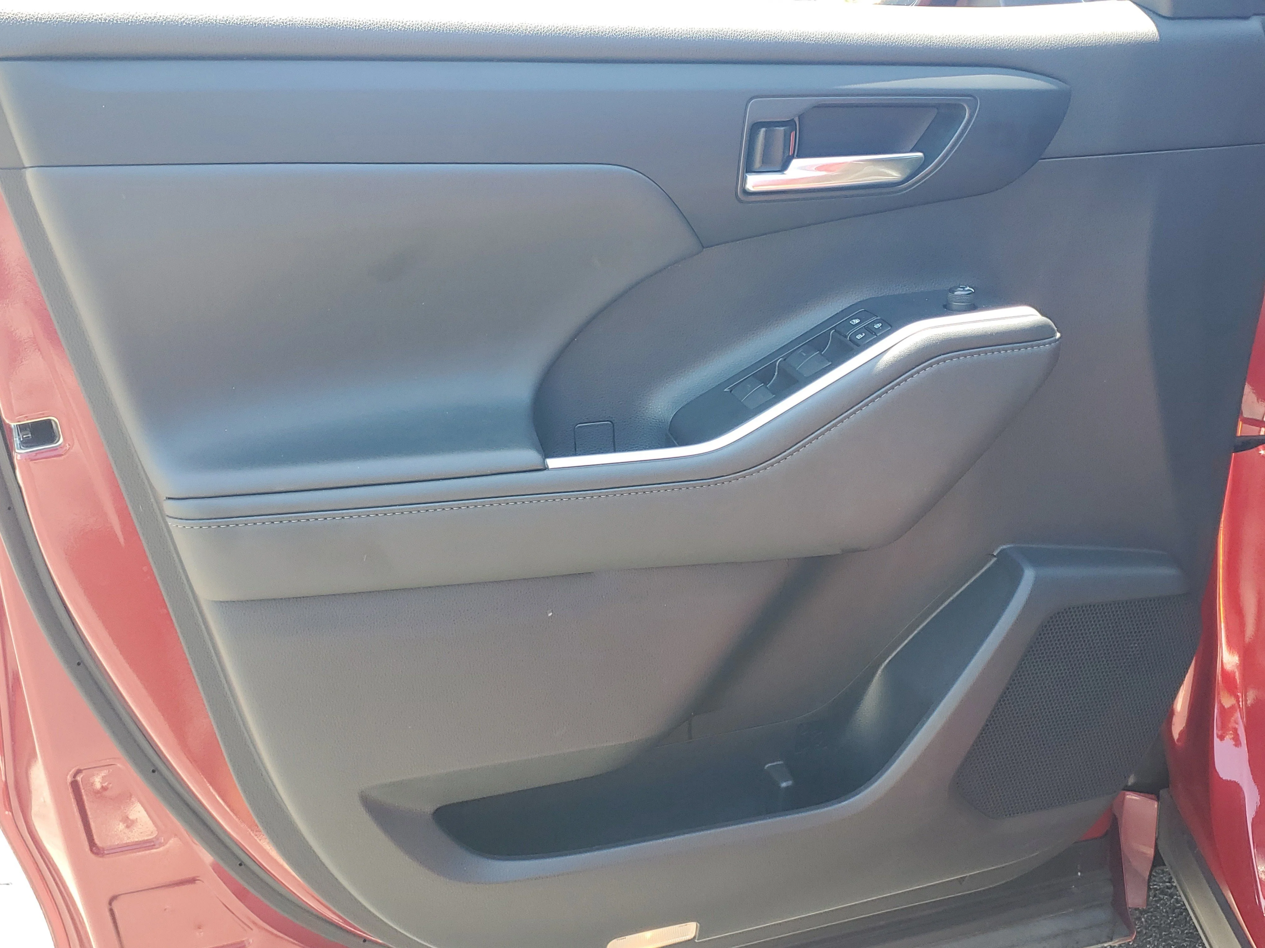 Used 2022 Ruby Flare Pearl Toyota Hybrid XLE image 22