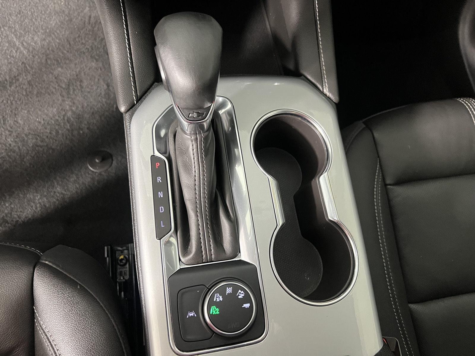 Used 2024 Summit White Chevrolet LT image 16