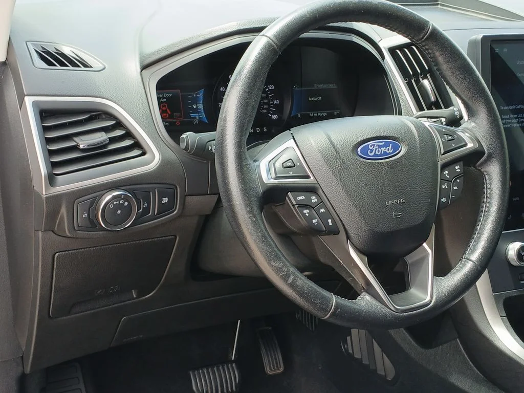 Used 2022 White Ford SEL image 18