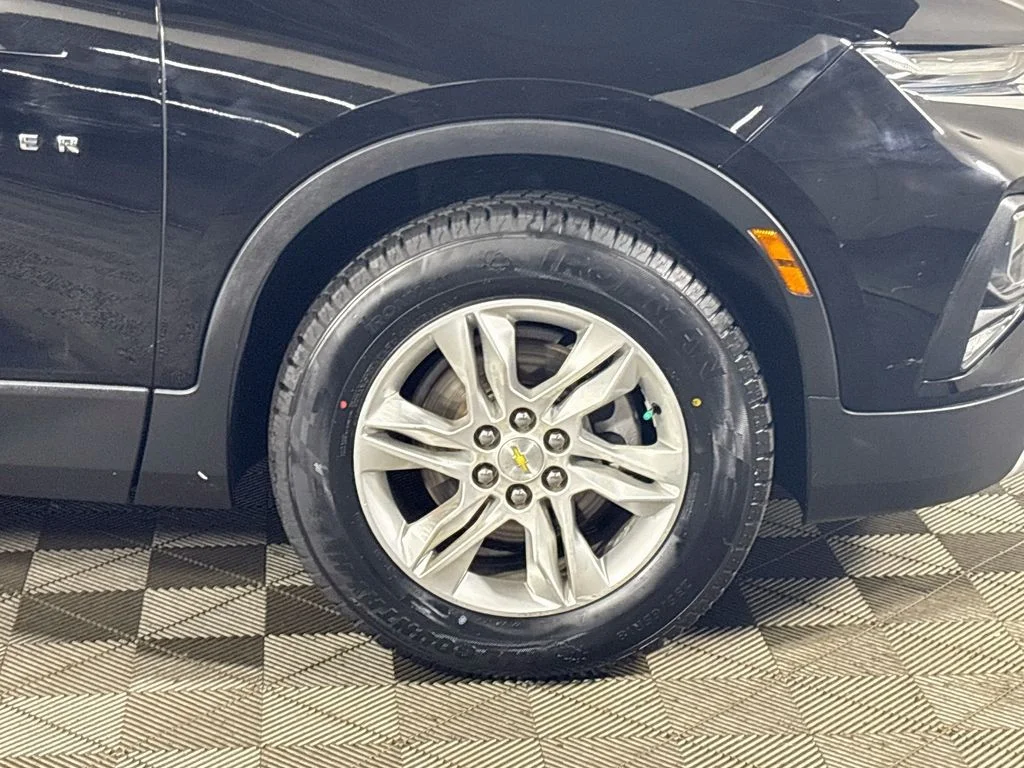 Used 2019 Black Chevrolet L image 22