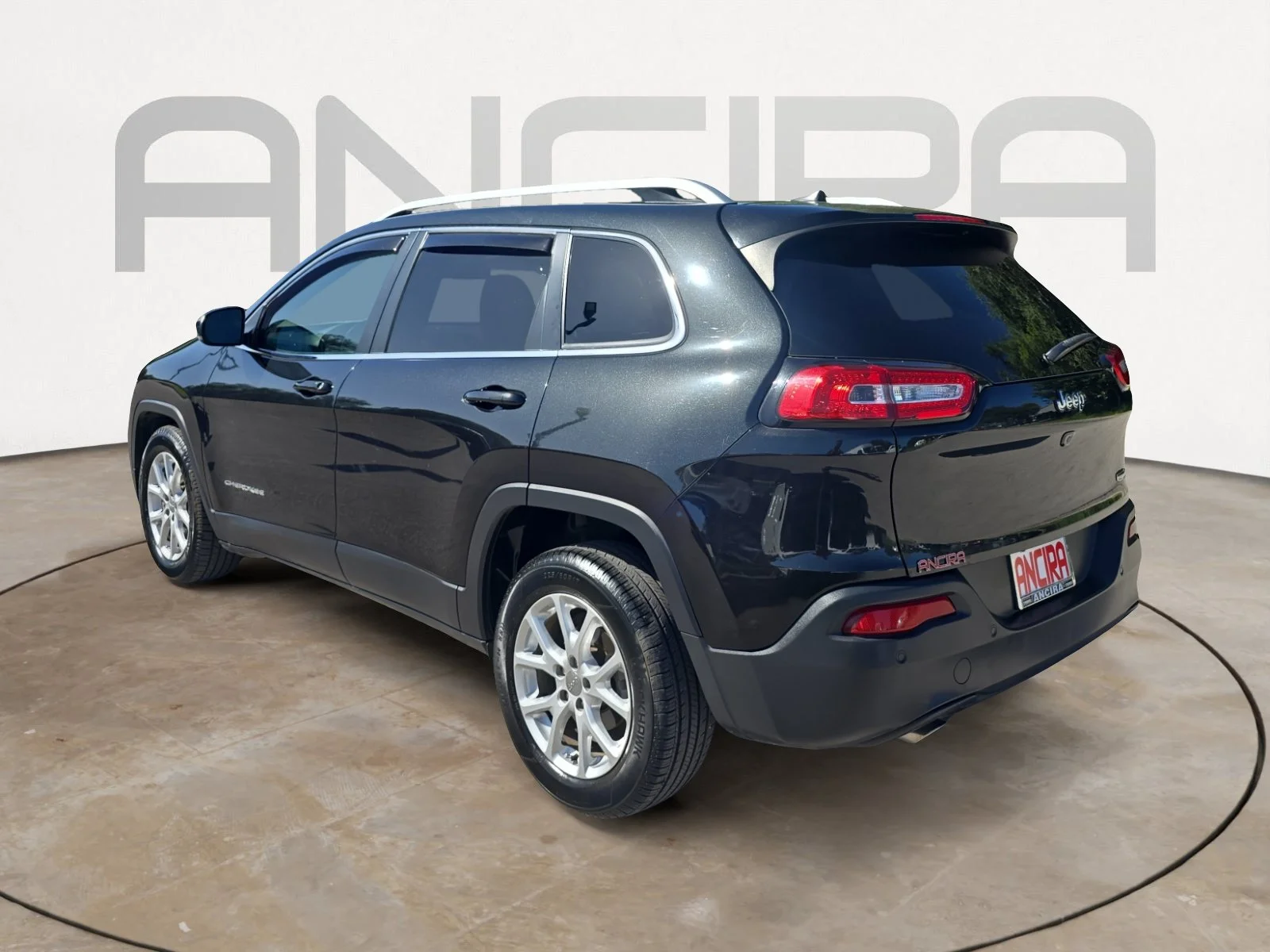 Used 2016 Brilliant Black Crystal Pearlcoat Jeep Latitude image 8