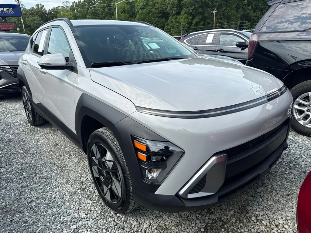 Used 2025 Gray Hyundai SEL image 2