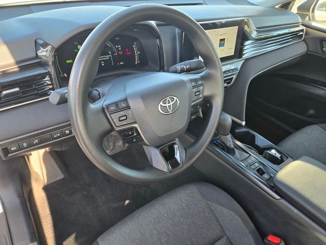 Used 2025 White Toyota LE image 10
