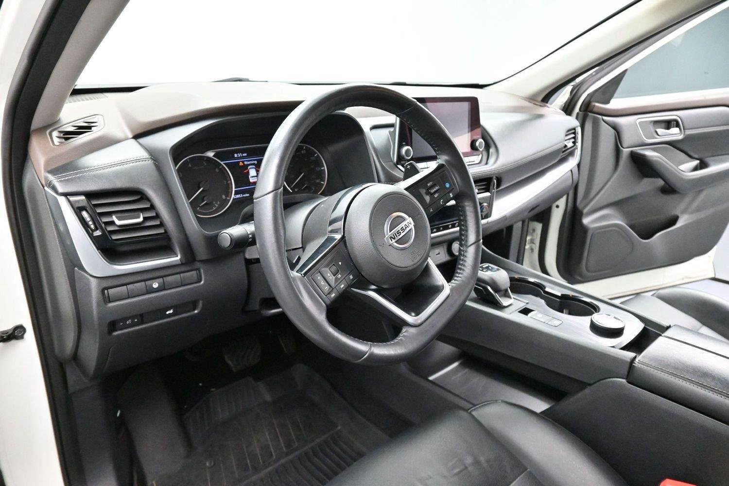 Used 2021 Pearl White Tricoat Nissan SV image 16