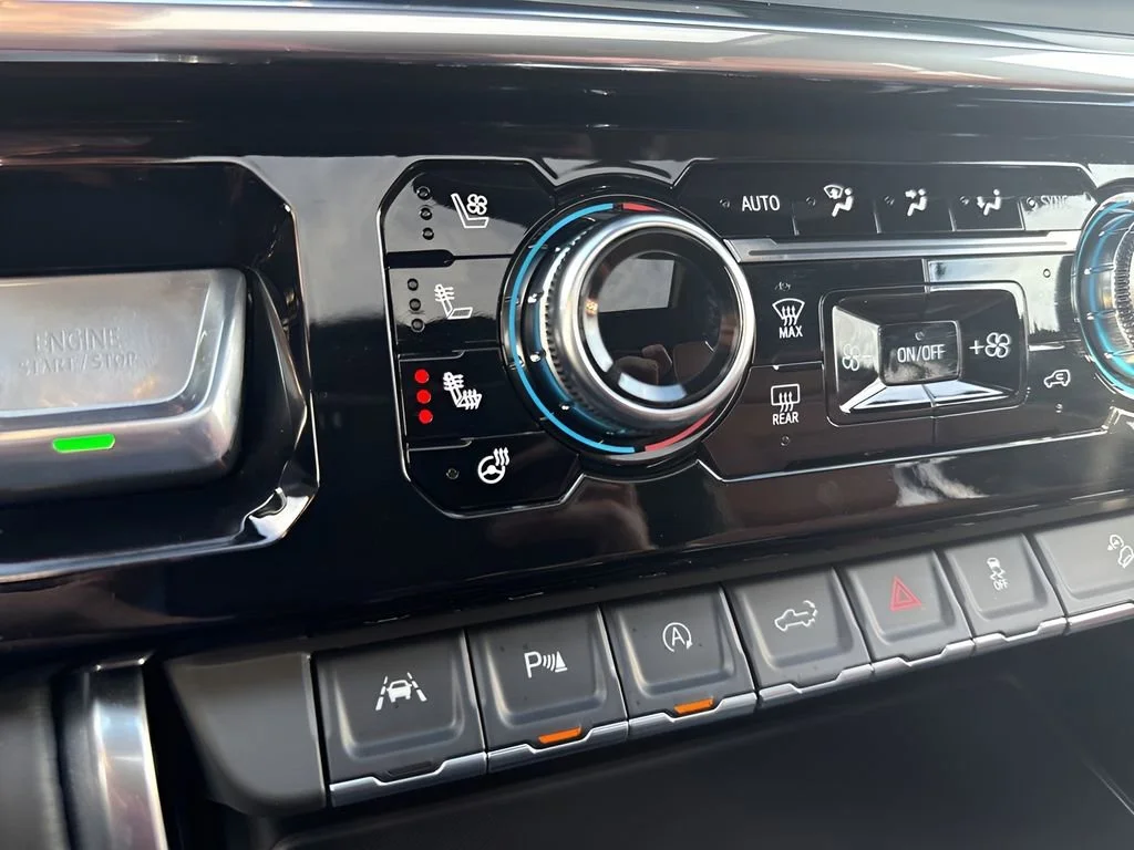 New 2026 Glacier White Tricoat GMC Denali Ultimate image 30