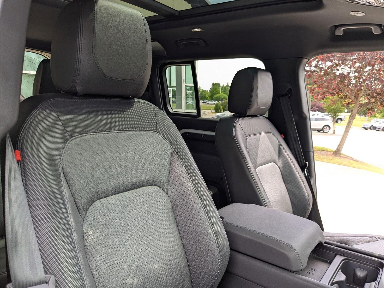 Used 2023 Yulong White Metallic Land Rover X-Dynamic SE image 36