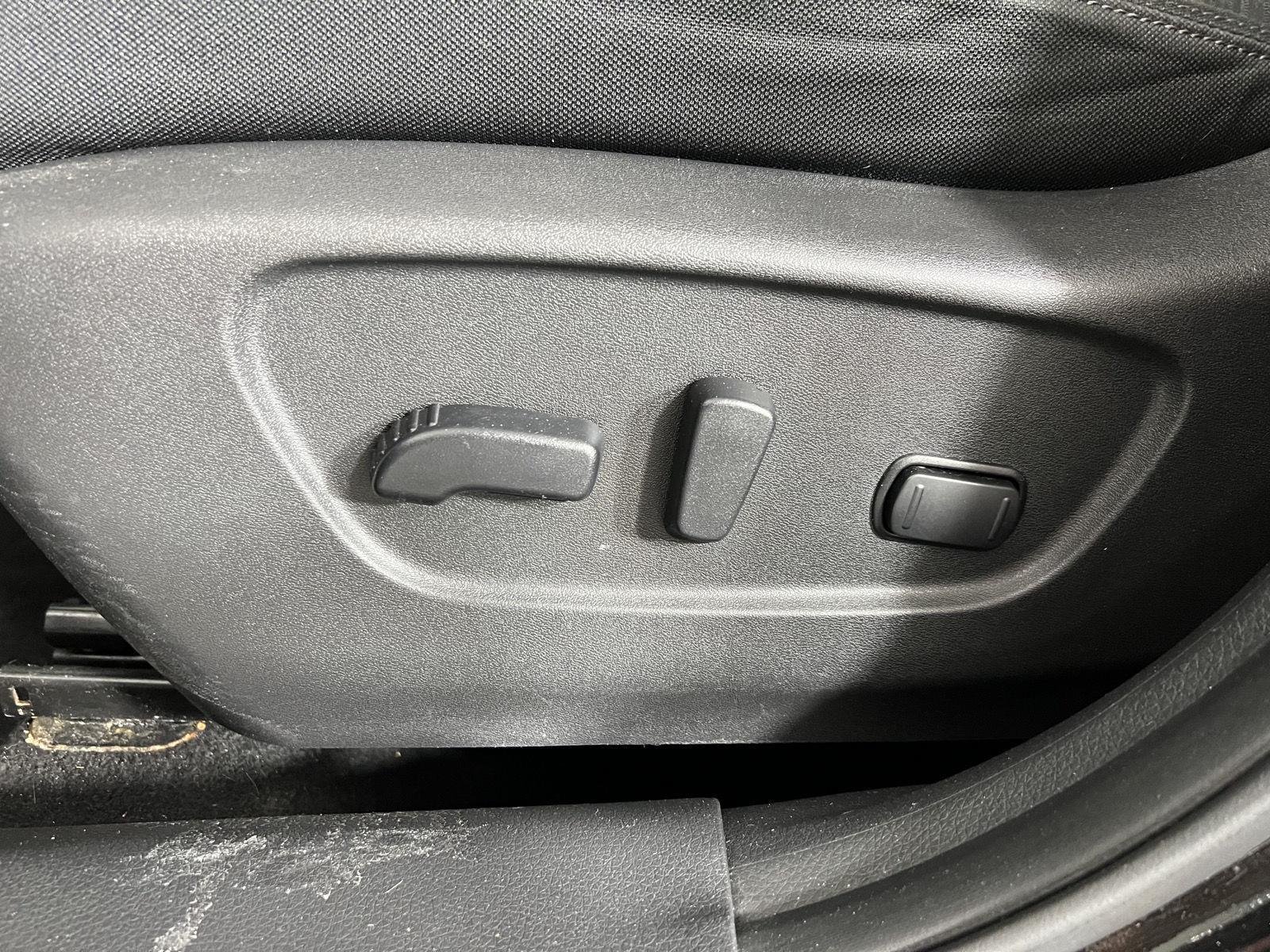 Used 2018 Black Nissan  image 11