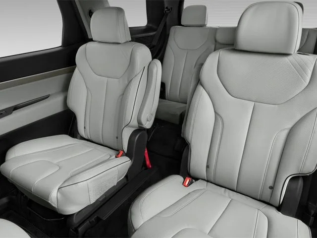 Used 2023 Hyper White Hyundai SEL image 11