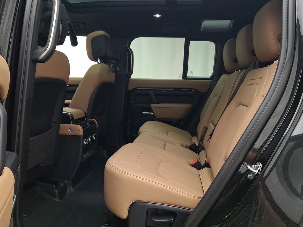 New 2026 Santorini Black LAND ROVER X-Dynamic SE image 6