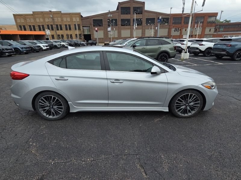 Used 2018 Silver Hyundai Sport image 8