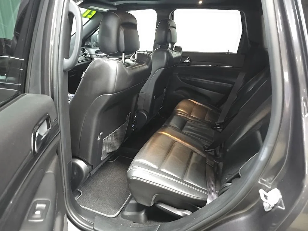 Used 2021 Gray Jeep Limited image 32