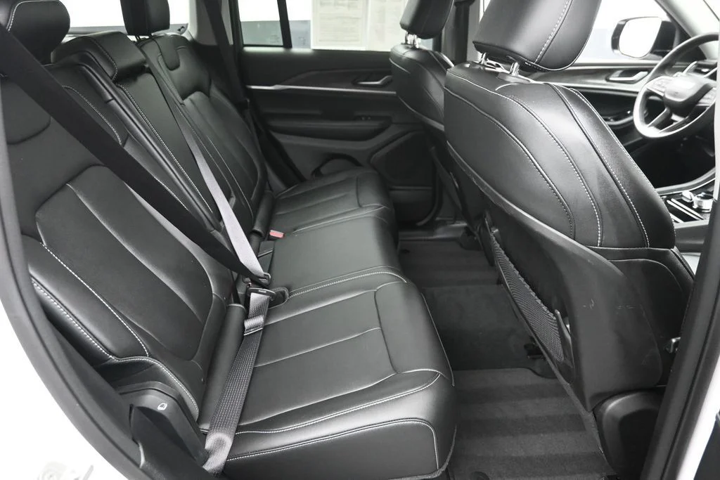 Used 2023 White Jeep Limited image 10