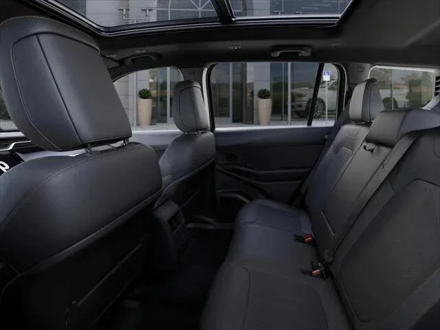 New 2026 Diamond Black Crystal Pearl-Coat Exterior Paint Jeep Limited image 49